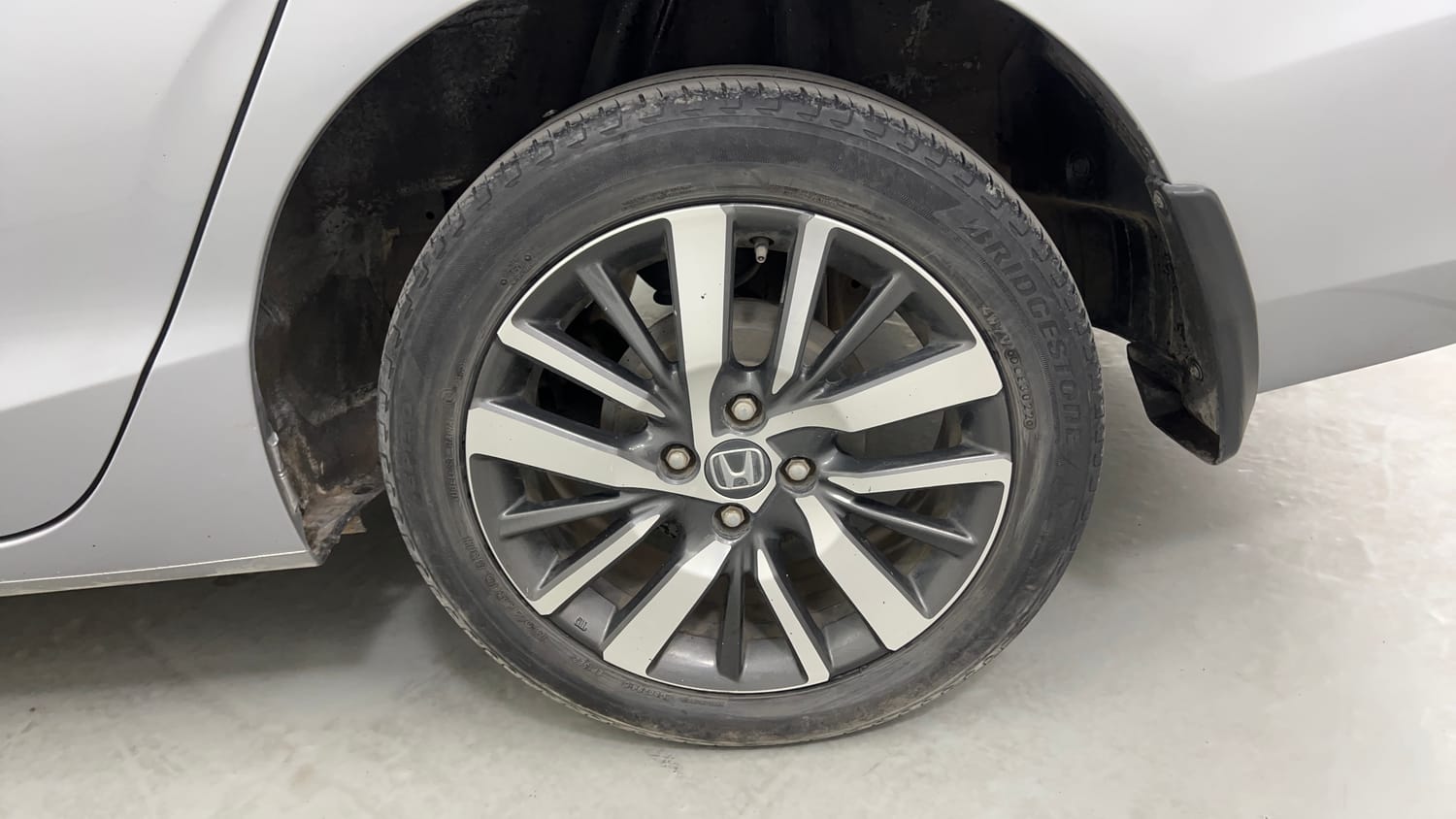 Used 2022 Honda City ZX CVT Petrol Petrol Automatic tyres LEFT REAR TYRE RIM VIEW
