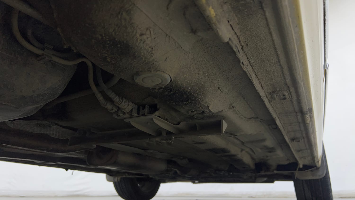 Used 2023 Volkswagen Virtus Highline 1.0 TSI AT Petrol Automatic extra REAR RIGHT UNDERBODY VIEW