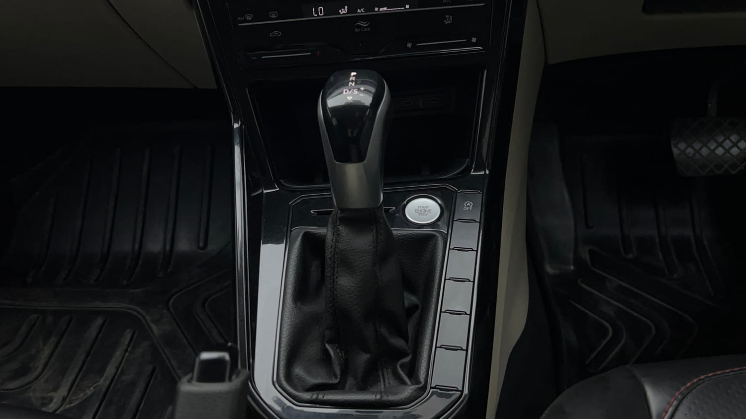 Used 2023 Volkswagen Virtus Highline 1.0 TSI AT Petrol Automatic interior GEAR  KNOB VIEW
