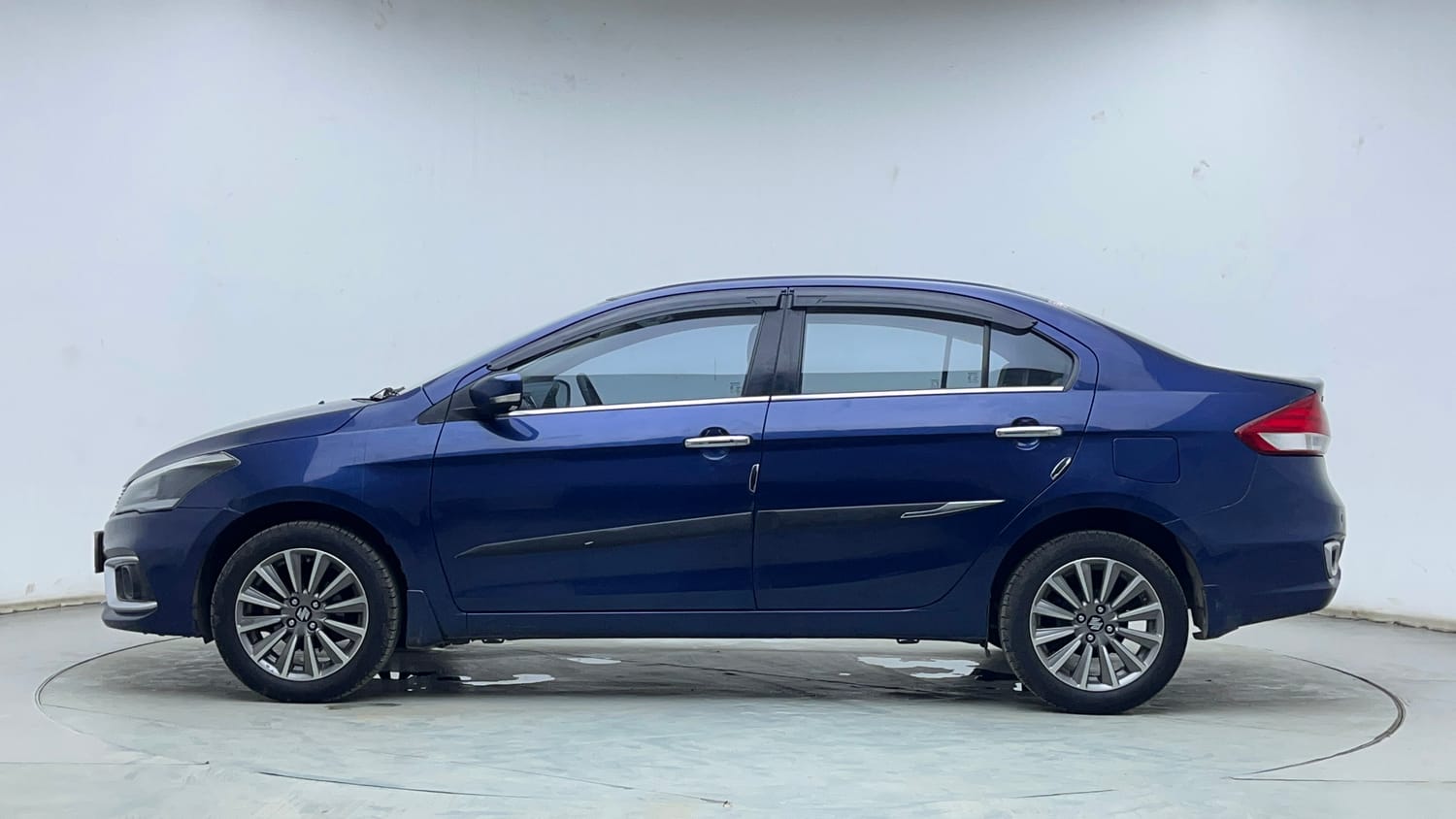 Used 2021 Maruti Suzuki Ciaz Alpha Hybrid 1.5 Petrol Manual exterior LEFT SIDE VIEW