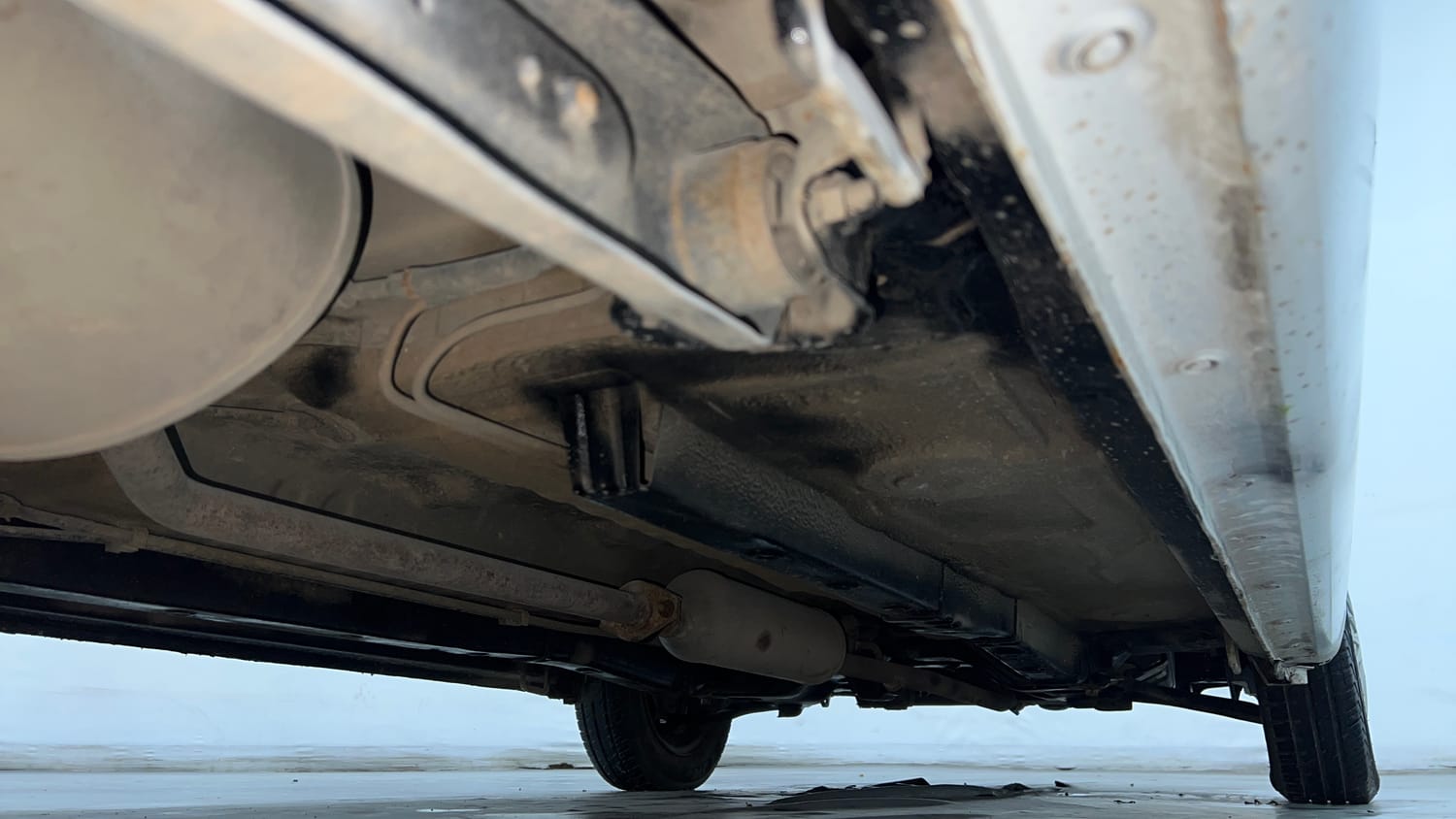 Used 2013 Maruti Suzuki Wagon R LXI Petrol Manual extra REAR RIGHT UNDERBODY VIEW