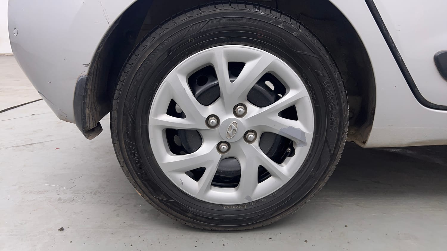 Used 2018 Hyundai Grand i10 Sportz 1.2 Kappa VTVT Petrol Manual tyres RIGHT REAR TYRE RIM VIEW