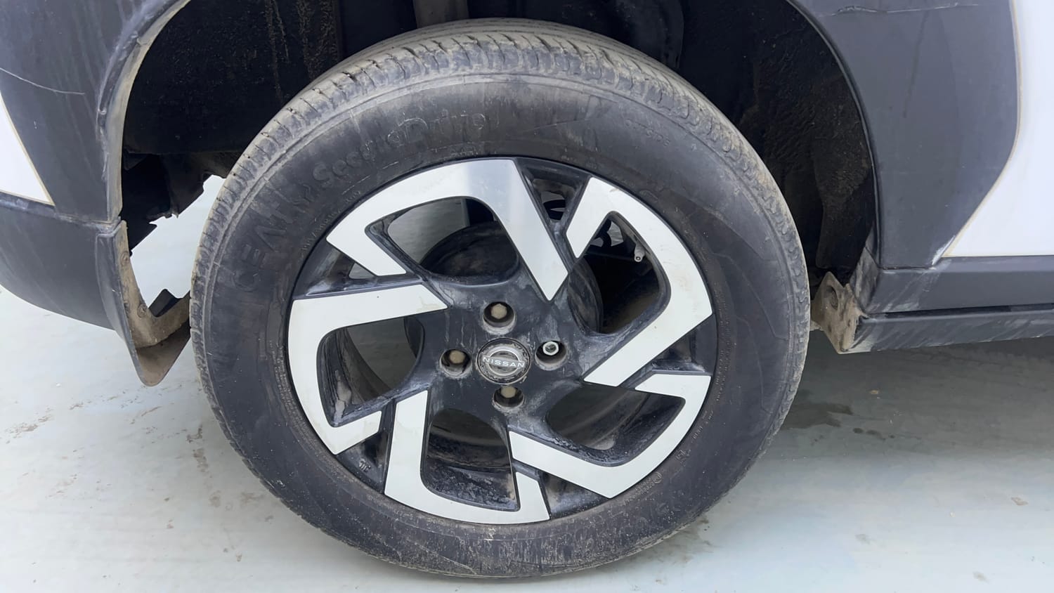Used 2021 Nissan Magnite XV Premium Turbo Petrol Manual tyres RIGHT REAR TYRE RIM VIEW