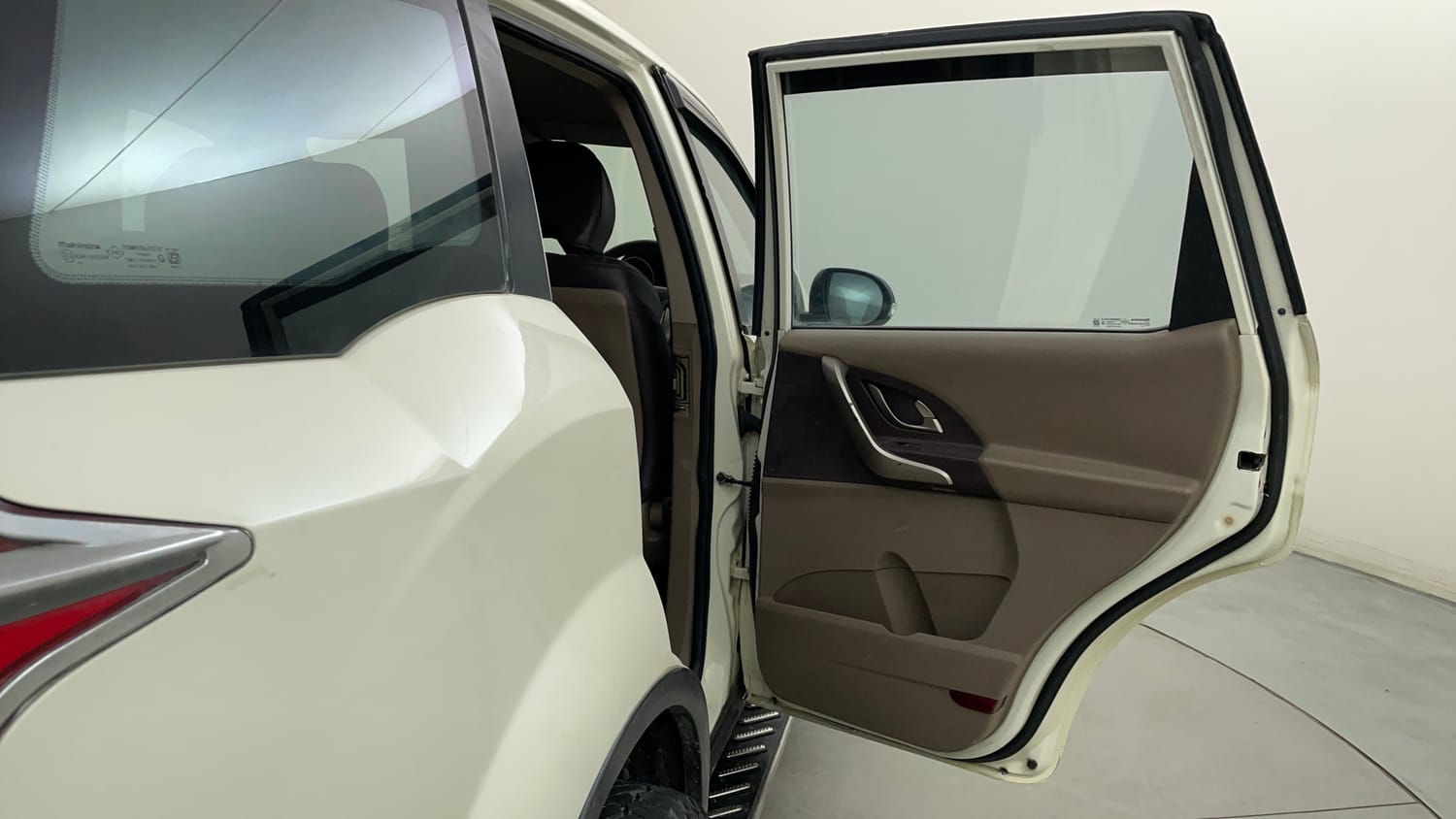 Used 2015 Mahindra XUV500 W6 Diesel Manual interior RIGHT REAR DOOR OPEN VIEW