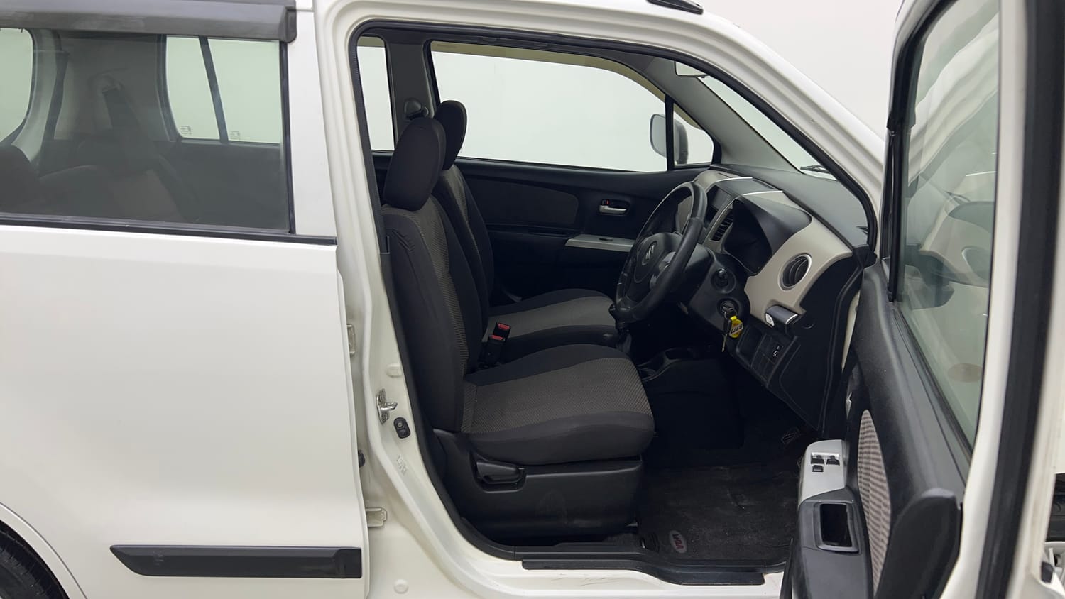 Used 2013 Maruti Suzuki Wagon R LXI Petrol Manual interior RIGHT SIDE FRONT DOOR CABIN VIEW