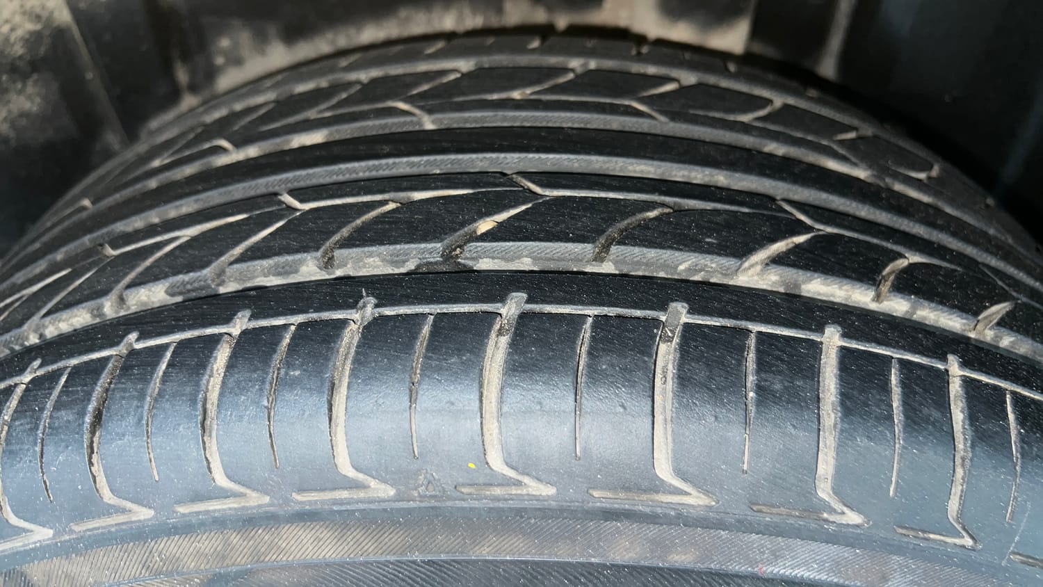 Used 2023 Volkswagen Virtus Highline 1.0 TSI AT Petrol Automatic tyres LEFT REAR TYRE TREAD VIEW