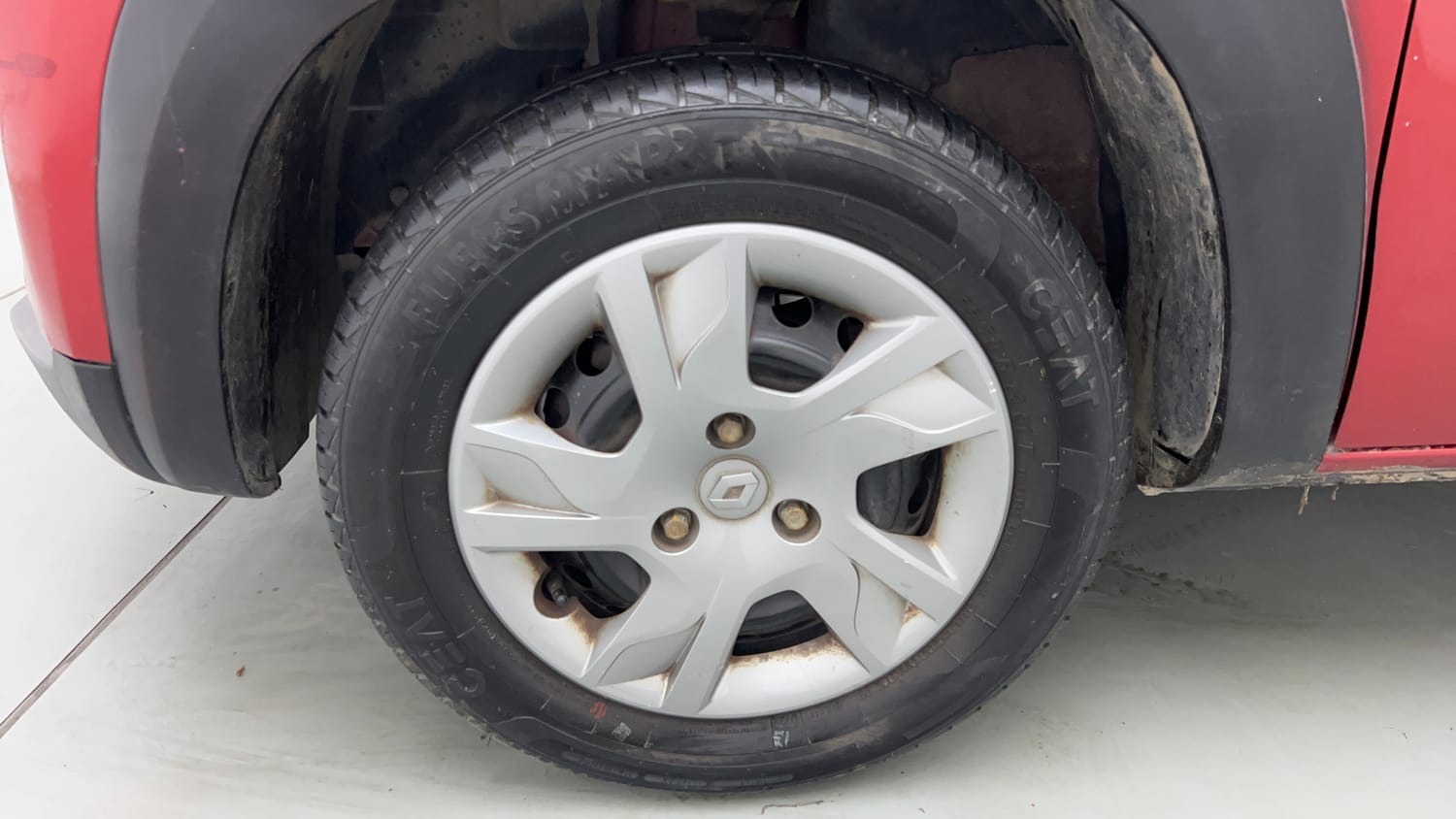 Used 2021 Renault Kwid RXT 1.0 Opt Petrol Manual tyres LEFT FRONT TYRE RIM VIEW