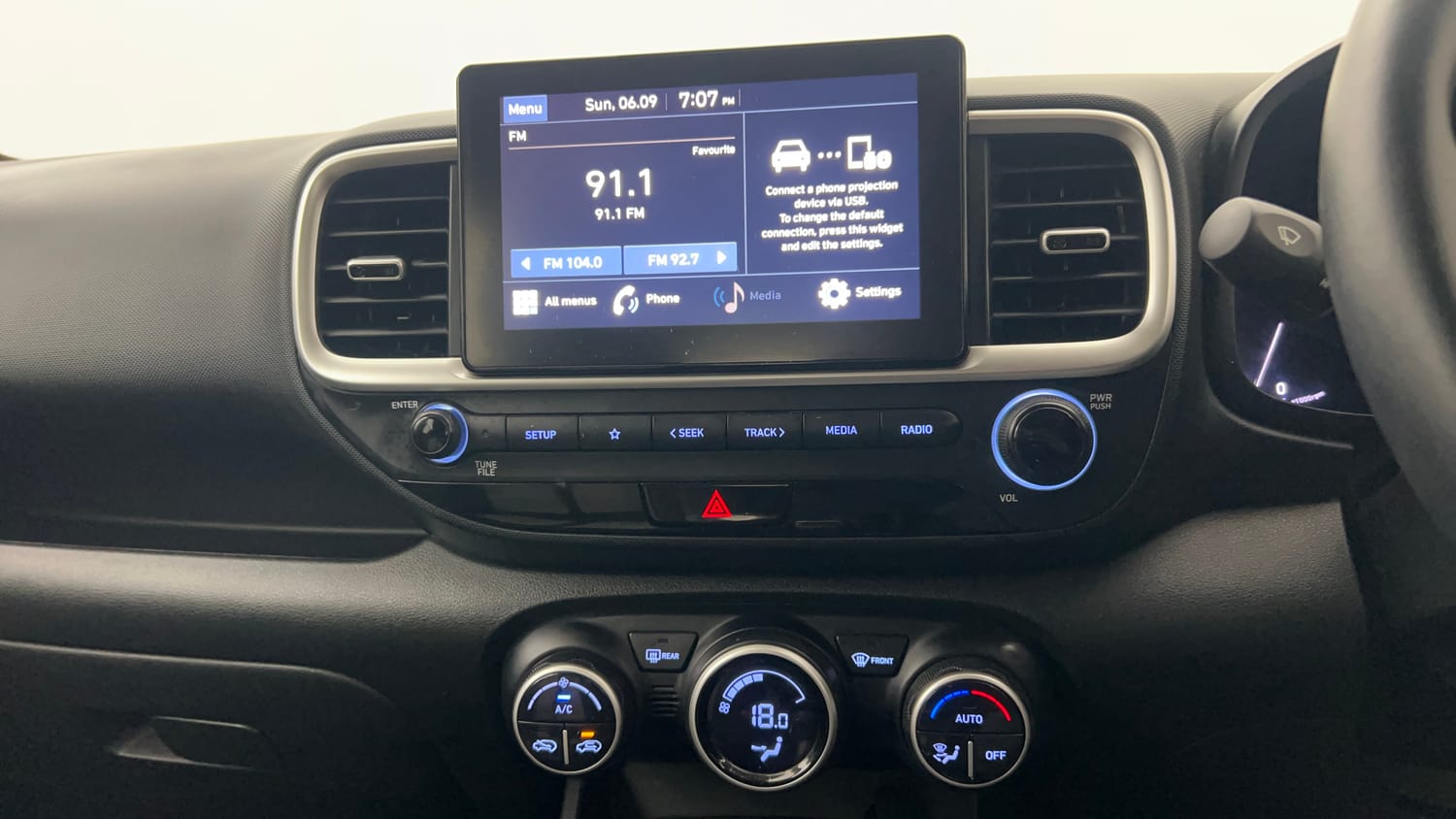 Used 2021 Hyundai Venue SX 1.5 CRDi Diesel Manual interior MUSIC SYSTEM & AC CONTROL VIEW
