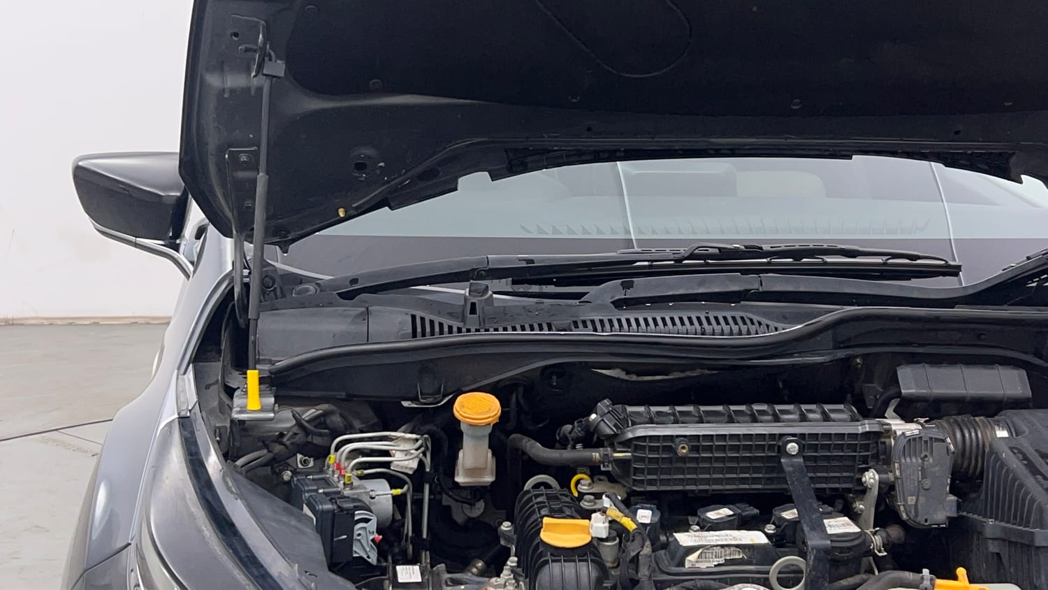 Used 2023 Tata Altroz XZA Petrol Petrol Automatic engine ENGINE RIGHT SIDE HINGE & APRON VIEW