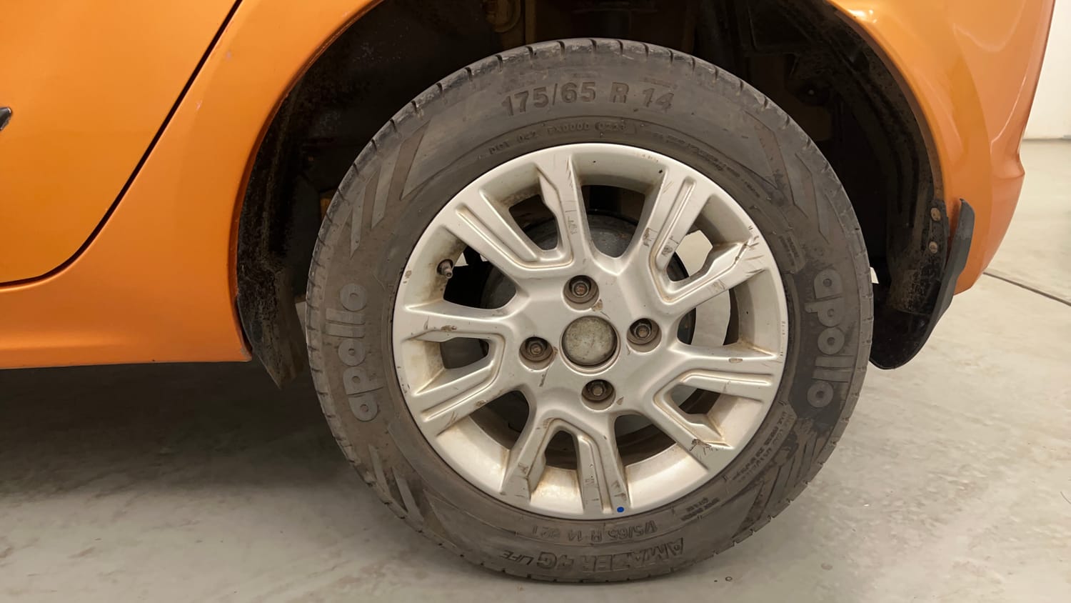 Used 2018 Tata Tiago Revotron XZ Petrol Manual tyres LEFT REAR TYRE RIM VIEW