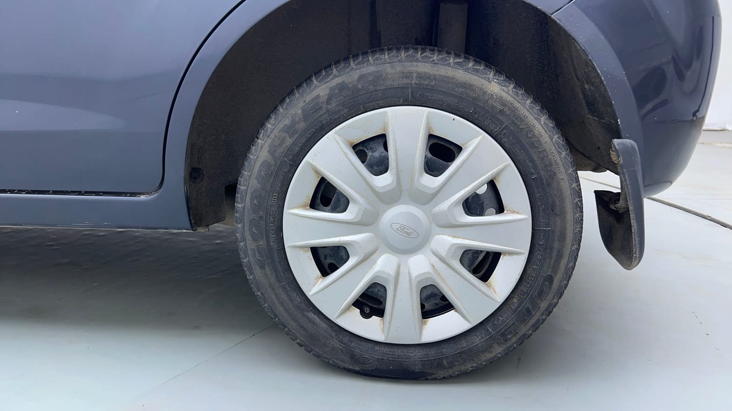 Used 2013 Ford Figo Duratec Petrol ZXI 1.2 Petrol Manual tyres LEFT REAR TYRE RIM VIEW