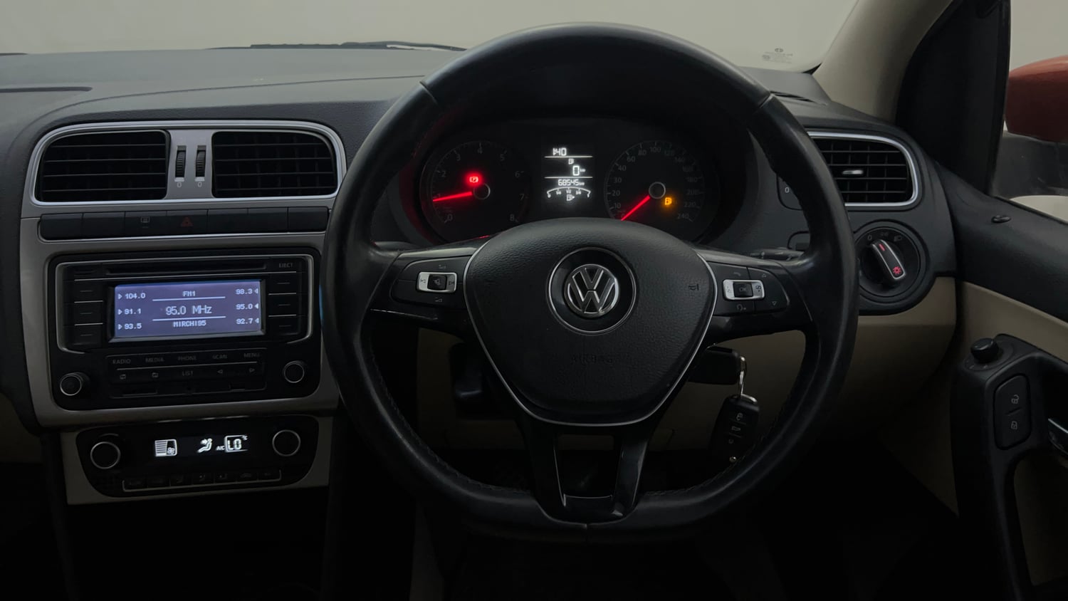Used 2014 Volkswagen Polo Highline1.2L (P) Petrol Manual top_features Steering mounted controls