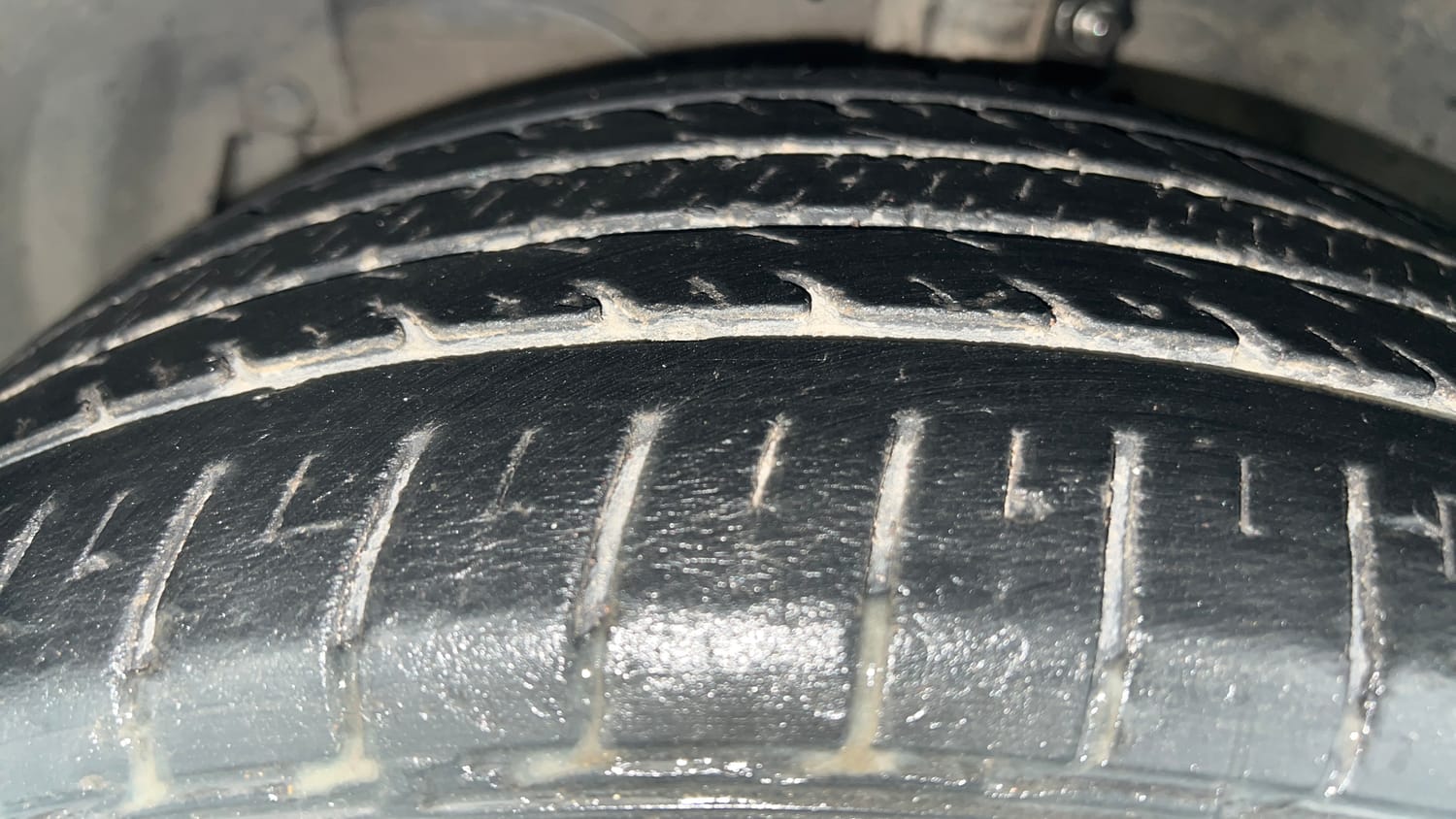 Used 2019 Maruti Suzuki Ciaz Alpha Hybrid 1.5 Petrol Manual tyres LEFT FRONT TYRE TREAD VIEW