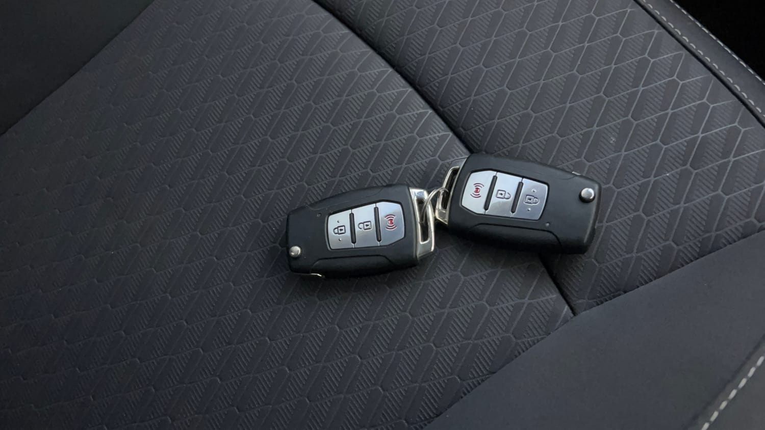 Used 2021 Mahindra XUV 300 W8 1.2 Petrol Petrol Manual extra CAR KEY VIEW