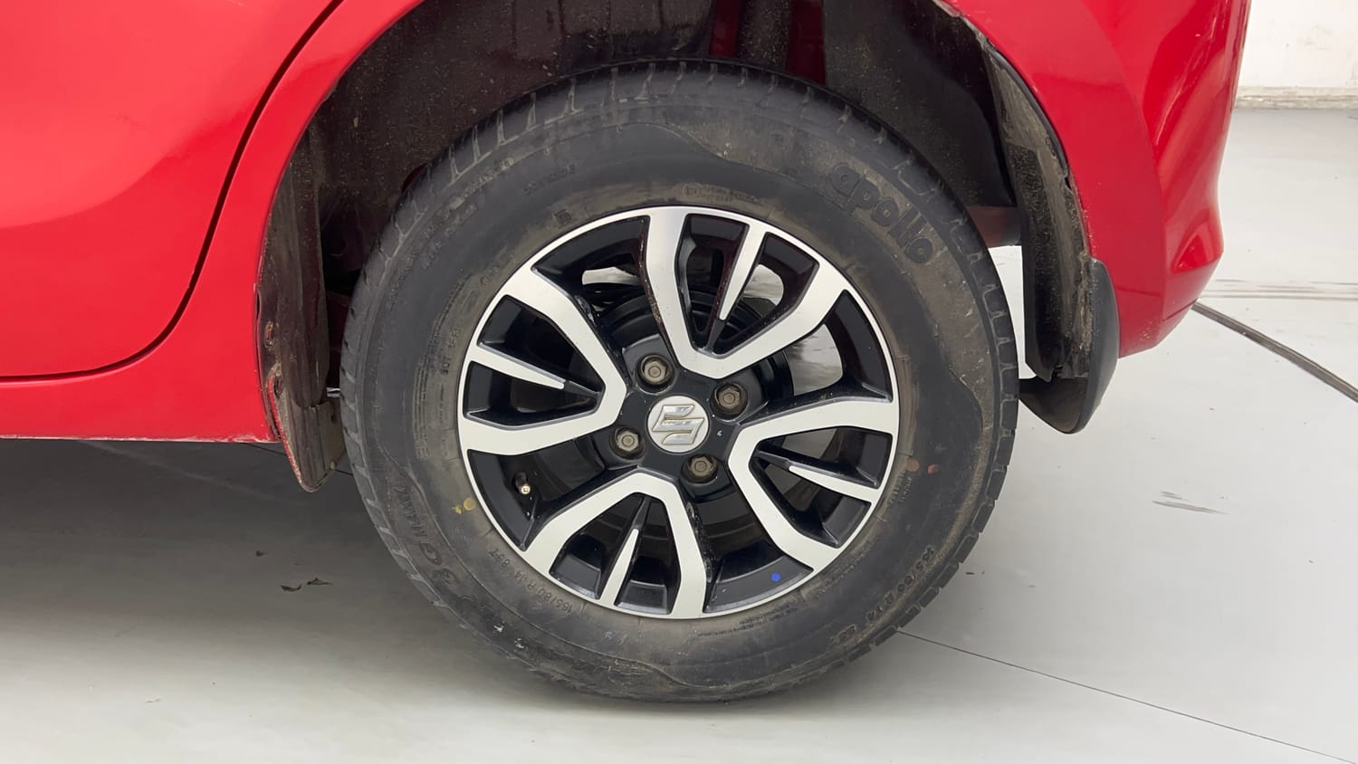 Used 2020 Maruti Suzuki Swift VXi AMT Petrol Automatic tyres LEFT REAR TYRE RIM VIEW