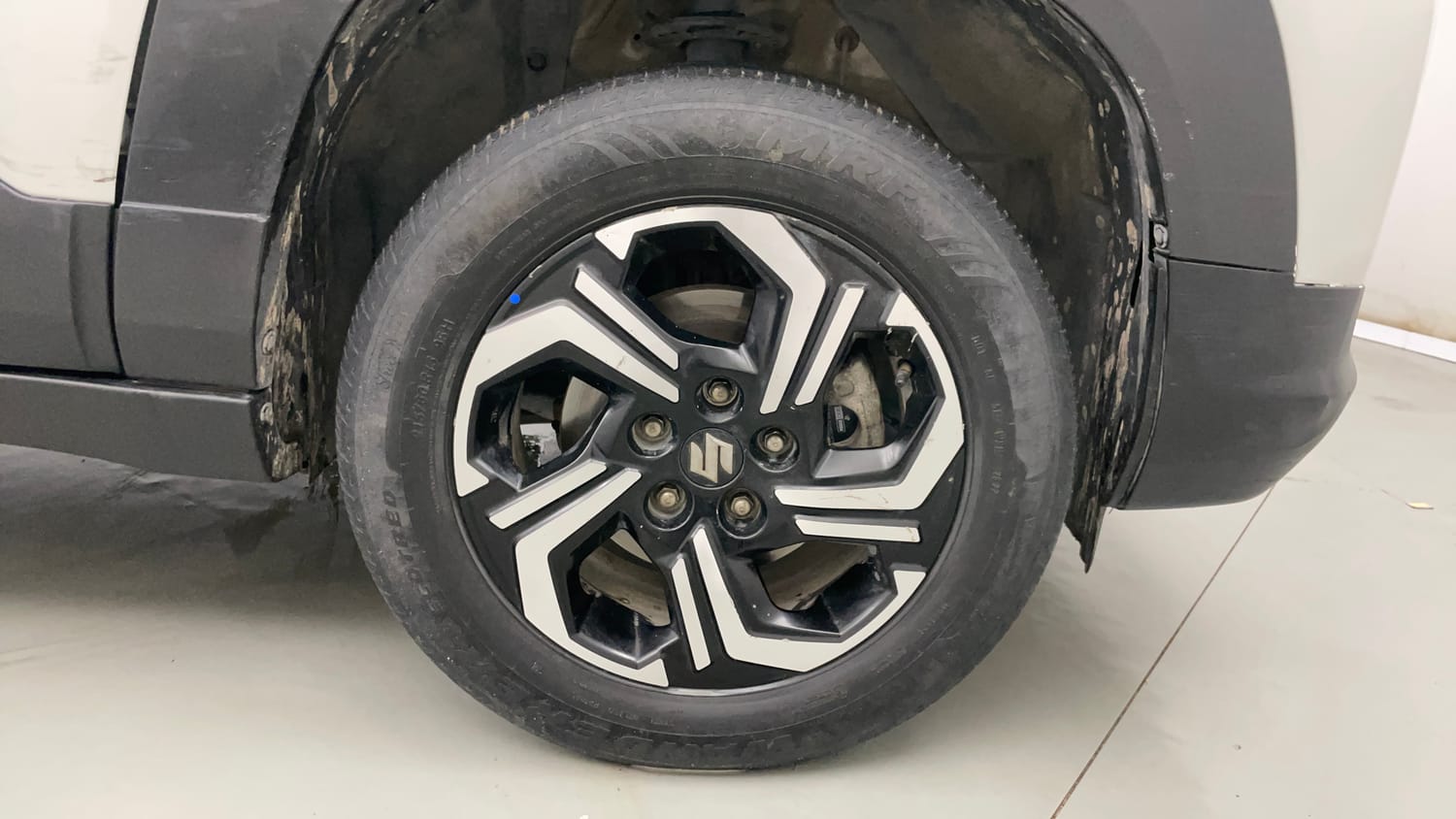 Used 2022 Maruti Suzuki Brezza ZXi Plus AT Petrol Automatic tyres RIGHT FRONT TYRE RIM VIEW