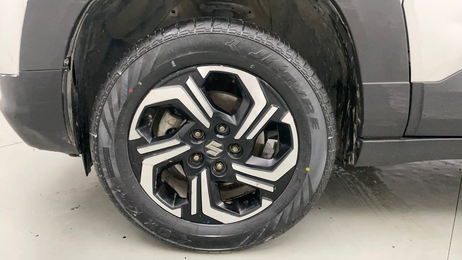 Used 2022 Maruti Suzuki Brezza ZXi Plus AT Petrol Automatic tyres LEFT FRONT TYRE RIM VIEW