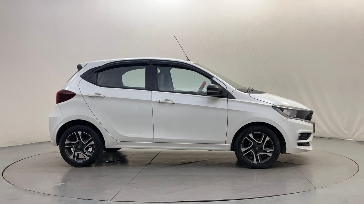 Used 2022 Tata Tiago XZA Plus Petrol Automatic exterior RIGHT SIDE VIEW