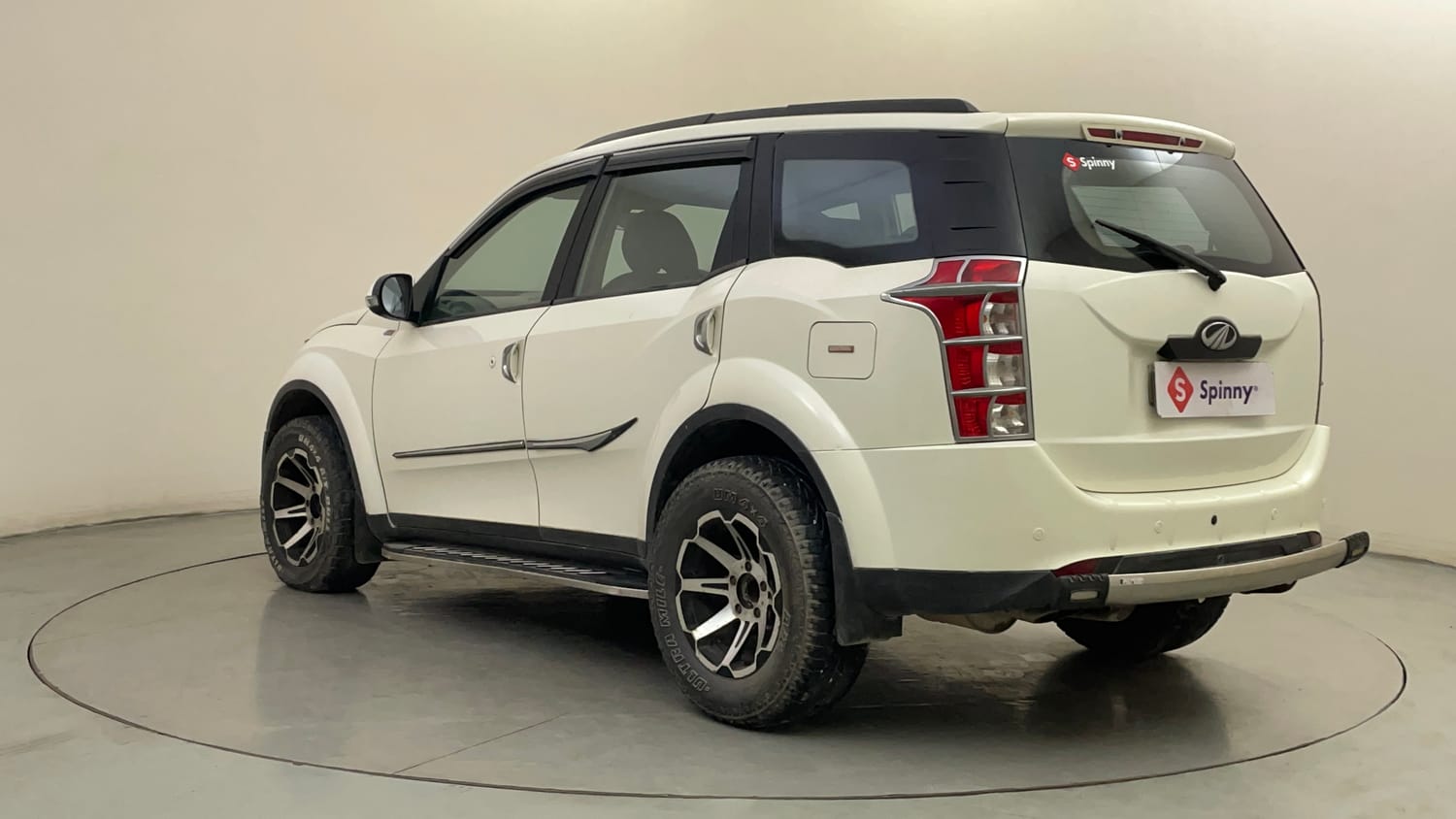 Used 2015 Mahindra XUV500 W6 Diesel Manual exterior LEFT REAR CORNER VIEW