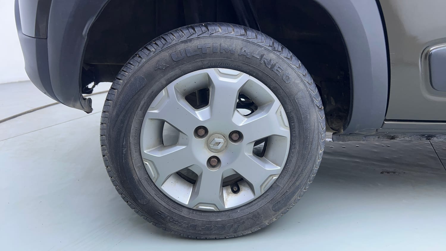Used 2018 Renault Kwid CLIMBER 1.0 Petrol Manual tyres RIGHT REAR TYRE RIM VIEW