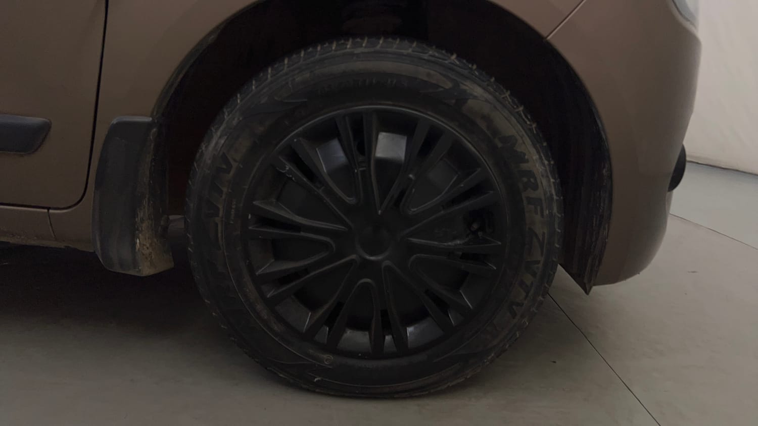 Used 2021 null Petrol Automatic tyres RIGHT FRONT TYRE RIM VIEW