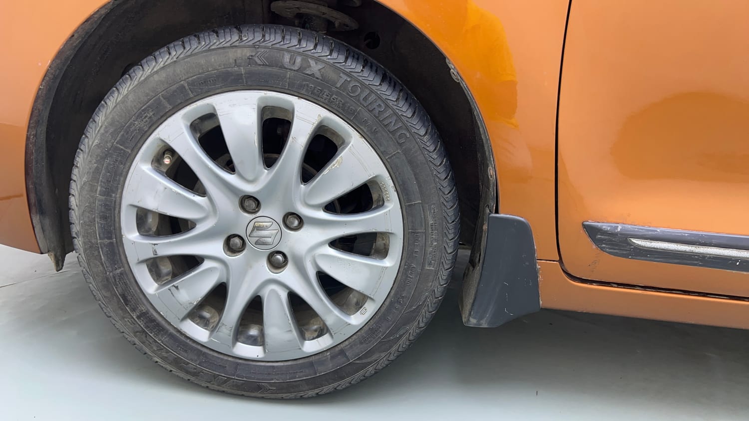 Used 2018 Maruti Suzuki Baleno Alpha 1.2 Petrol Manual tyres LEFT FRONT TYRE RIM VIEW