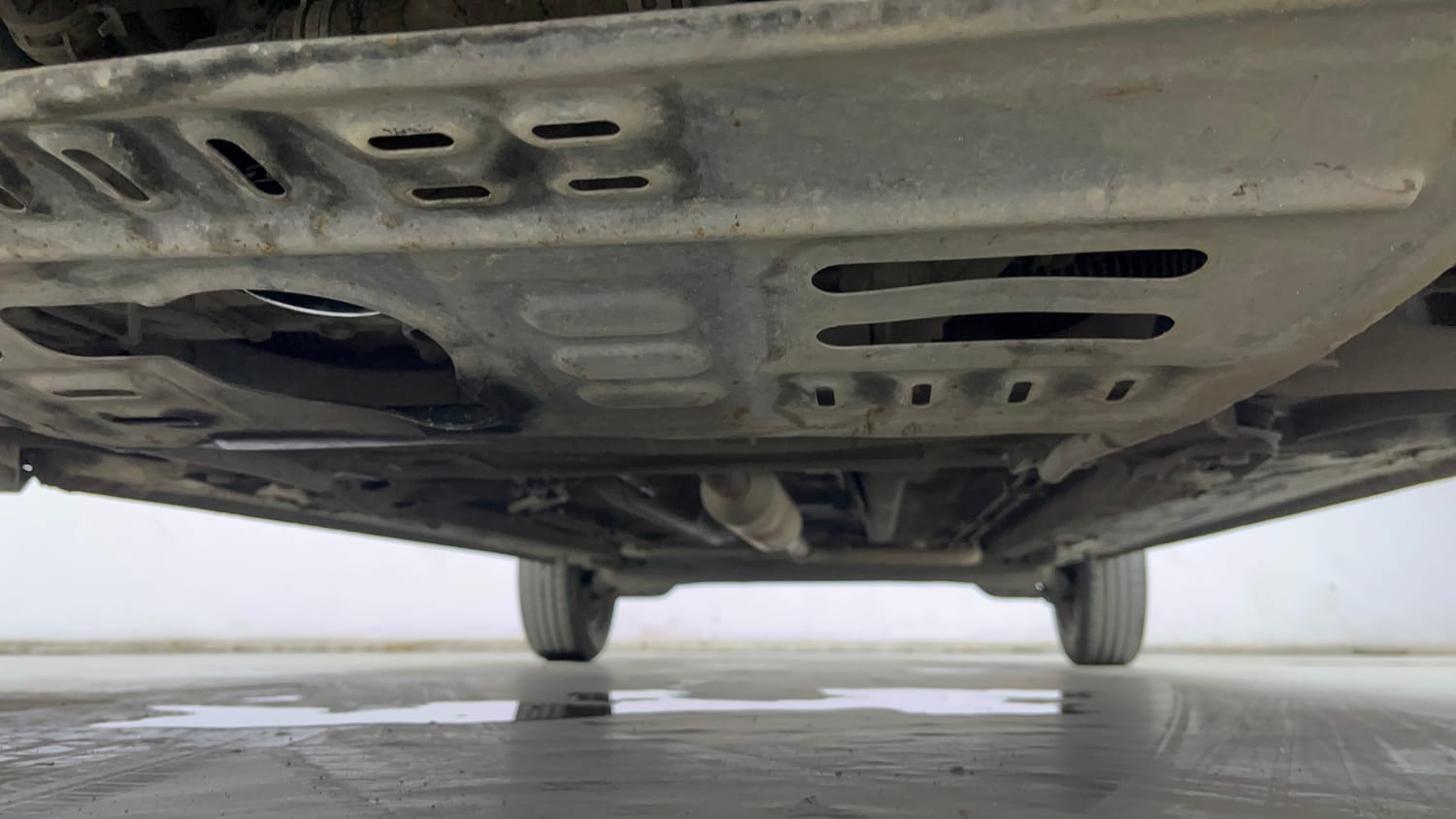 Used 2021 Renault Triber RXZ EASY-R AMT Dual Tone Petrol Automatic extra FRONT LEFT UNDERBODY VIEW