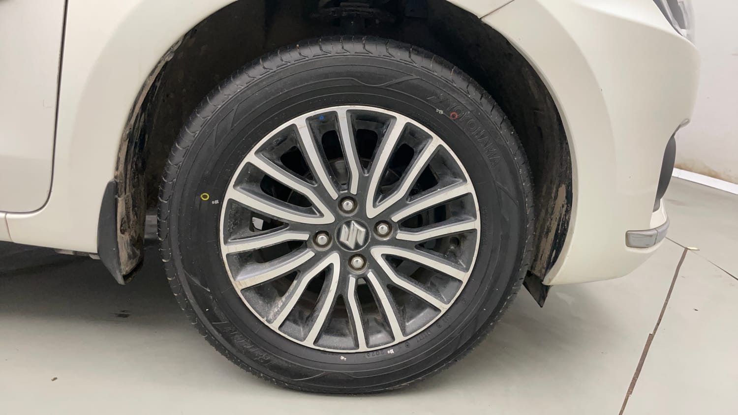 Used 2017 Maruti Suzuki Dzire ZDi Plus AMT Diesel Automatic tyres RIGHT FRONT TYRE RIM VIEW