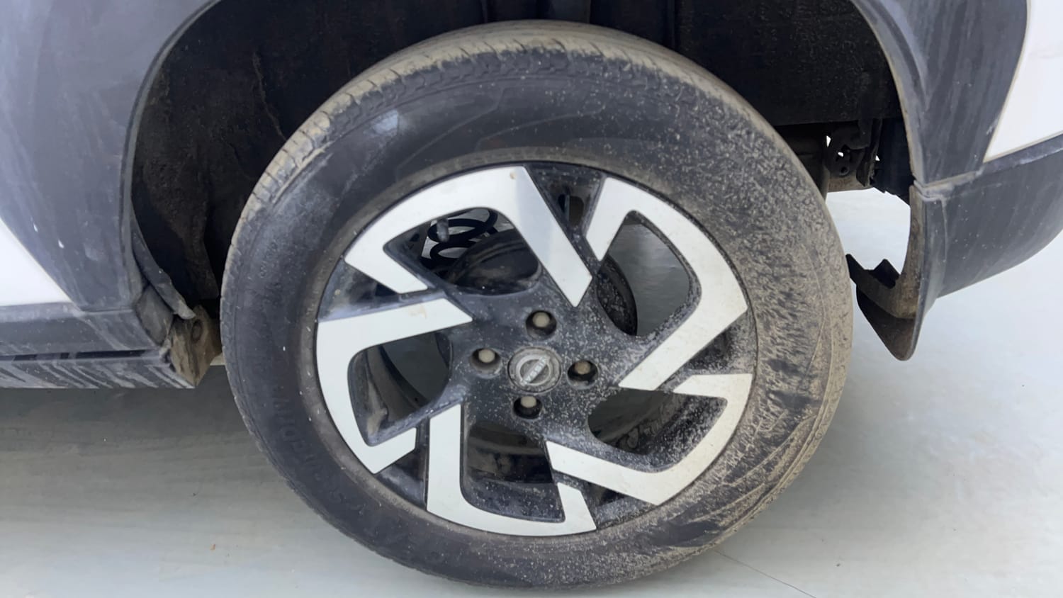 Used 2021 Nissan Magnite XV Premium Turbo Petrol Manual tyres LEFT REAR TYRE RIM VIEW
