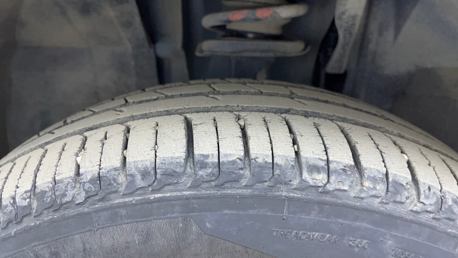 Used 2021 Renault Triber RXZ EASY-R AMT Dual Tone Petrol Automatic tyres LEFT FRONT TYRE TREAD VIEW