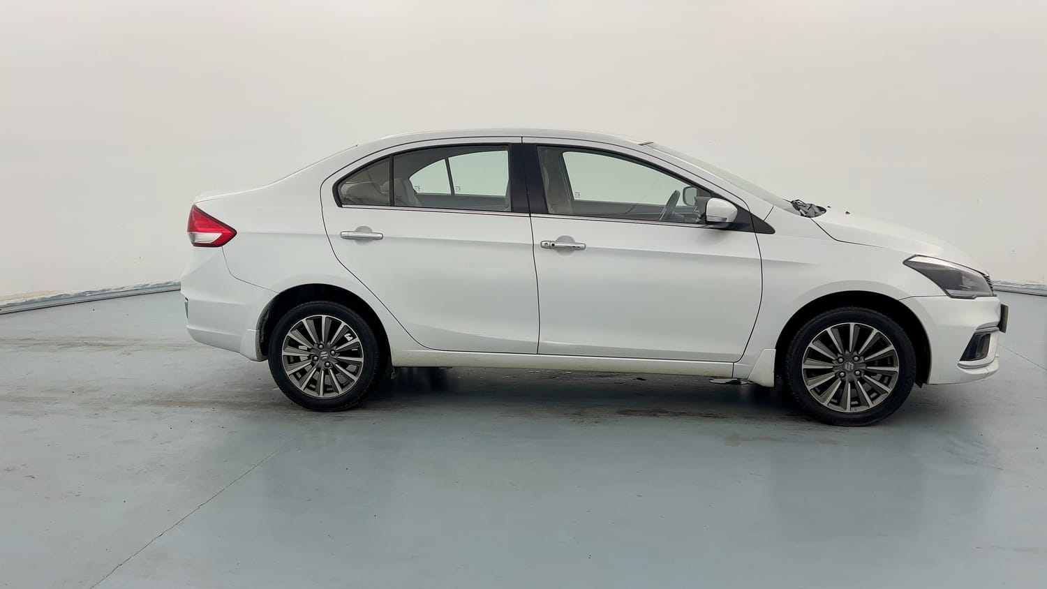 Used 2019 Maruti Suzuki Ciaz Alpha Hybrid 1.5 Petrol Manual exterior RIGHT SIDE VIEW