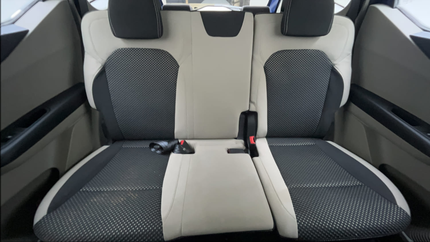 Used 2021 Renault Triber RXZ EASY-R AMT Dual Tone Petrol Automatic interior REAR SEAT CONDITION VIEW