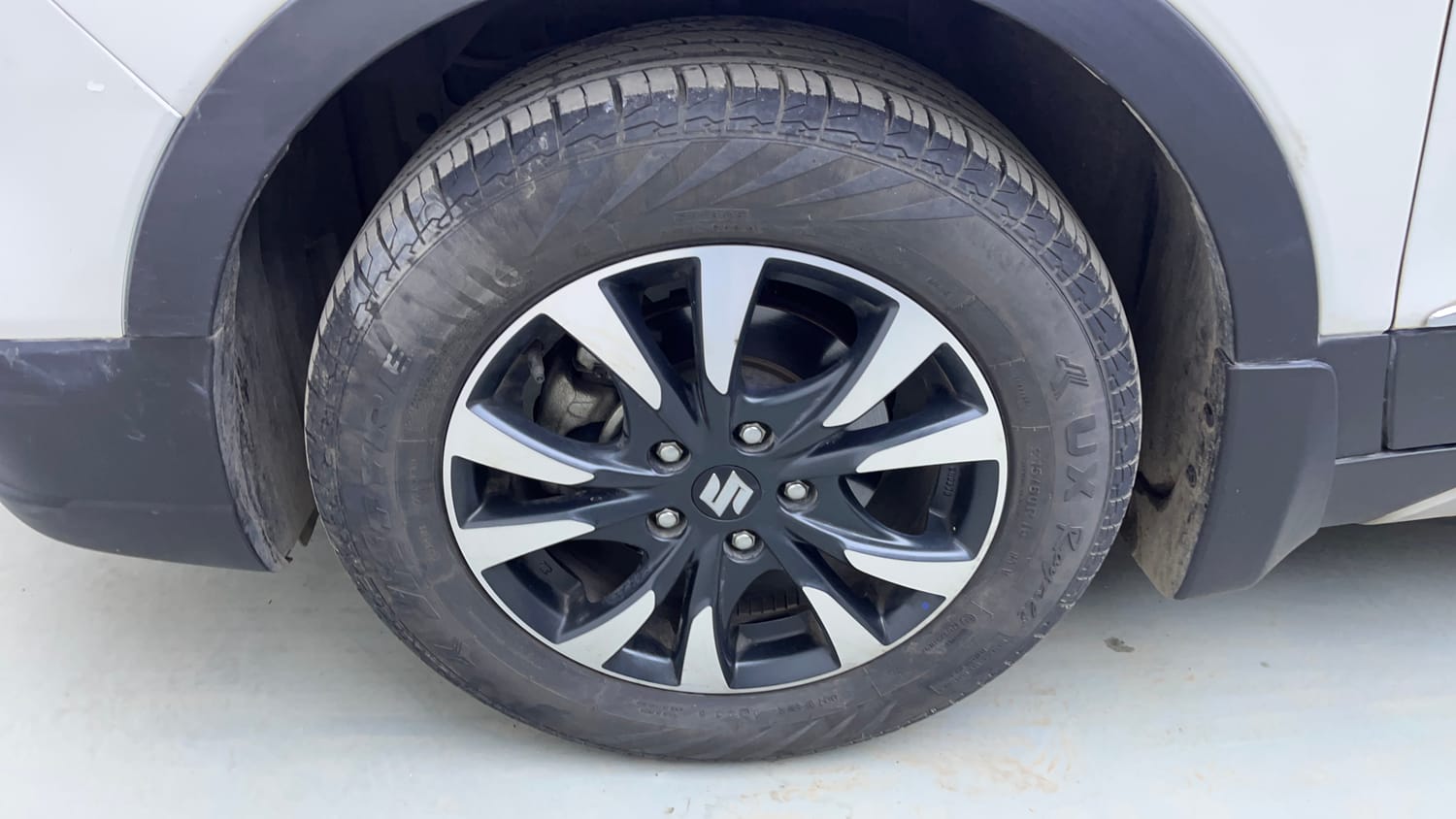 Used 2021 Maruti Suzuki S-Cross Zeta AT Petrol Automatic tyres LEFT FRONT TYRE RIM VIEW