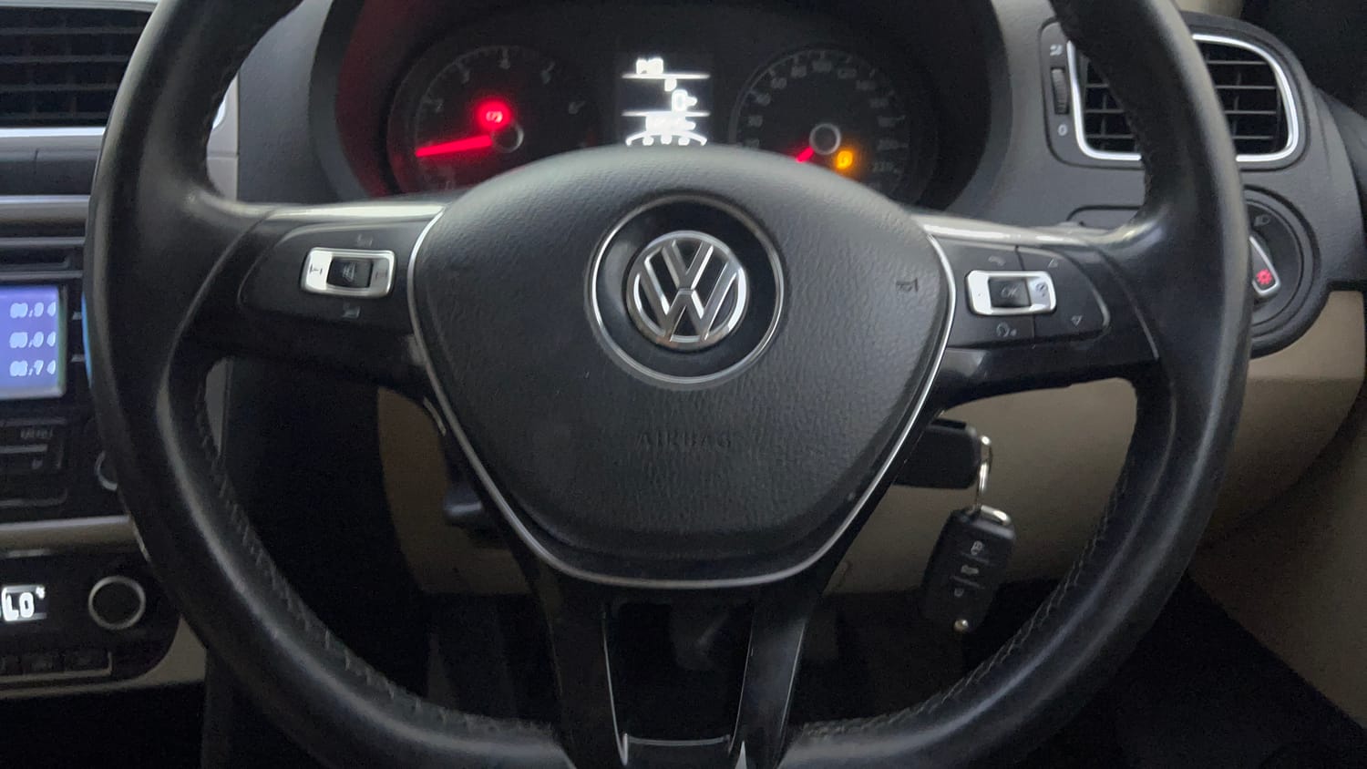 Used 2014 Volkswagen Polo Highline1.2L (P) Petrol Manual top_features Airbags