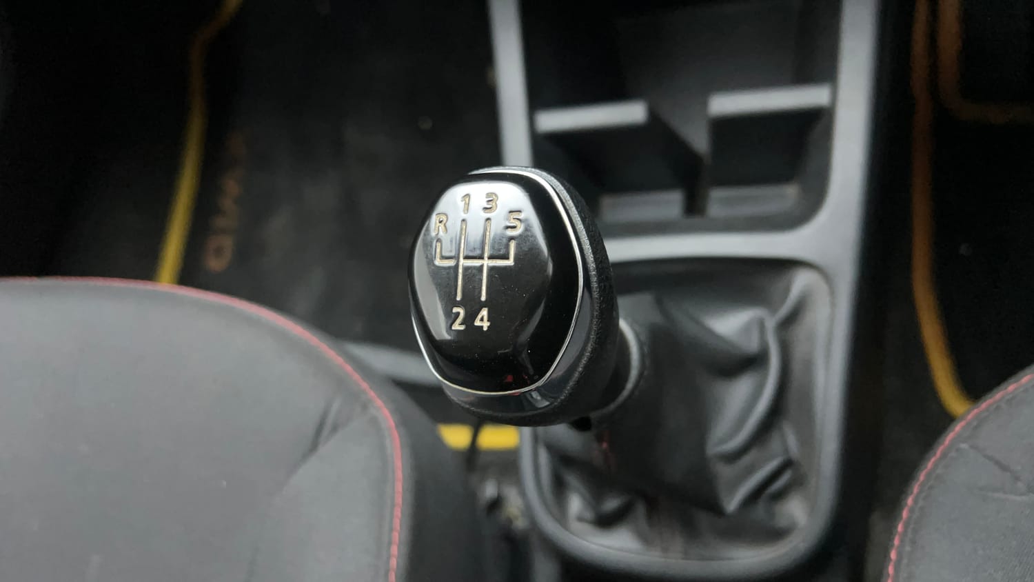 Used 2021 Renault Kwid RXT 1.0 Opt Petrol Manual interior GEAR  KNOB VIEW