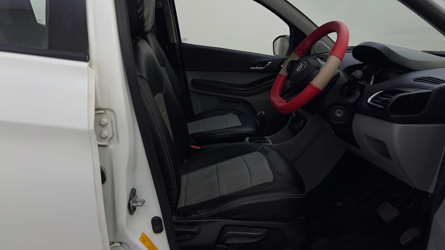Used 2022 Tata Tiago XZA Plus Petrol Automatic interior RIGHT SIDE FRONT DOOR CABIN VIEW