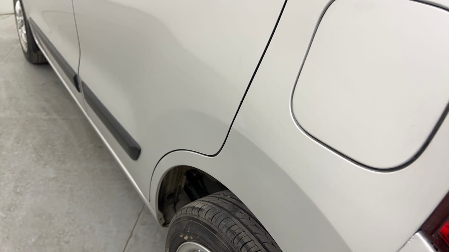 Used 2016 Maruti Suzuki Wagon R 1.0 VXI AMT Petrol Automatic dents MINOR SCRATCH