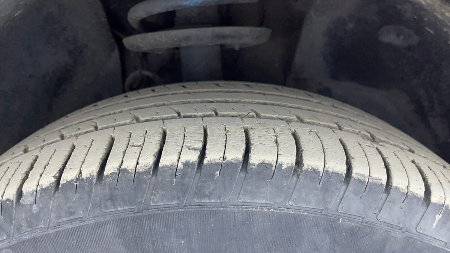 Used 2018 Mahindra XUV500 W11 AT Diesel Automatic tyres RIGHT FRONT TYRE TREAD VIEW