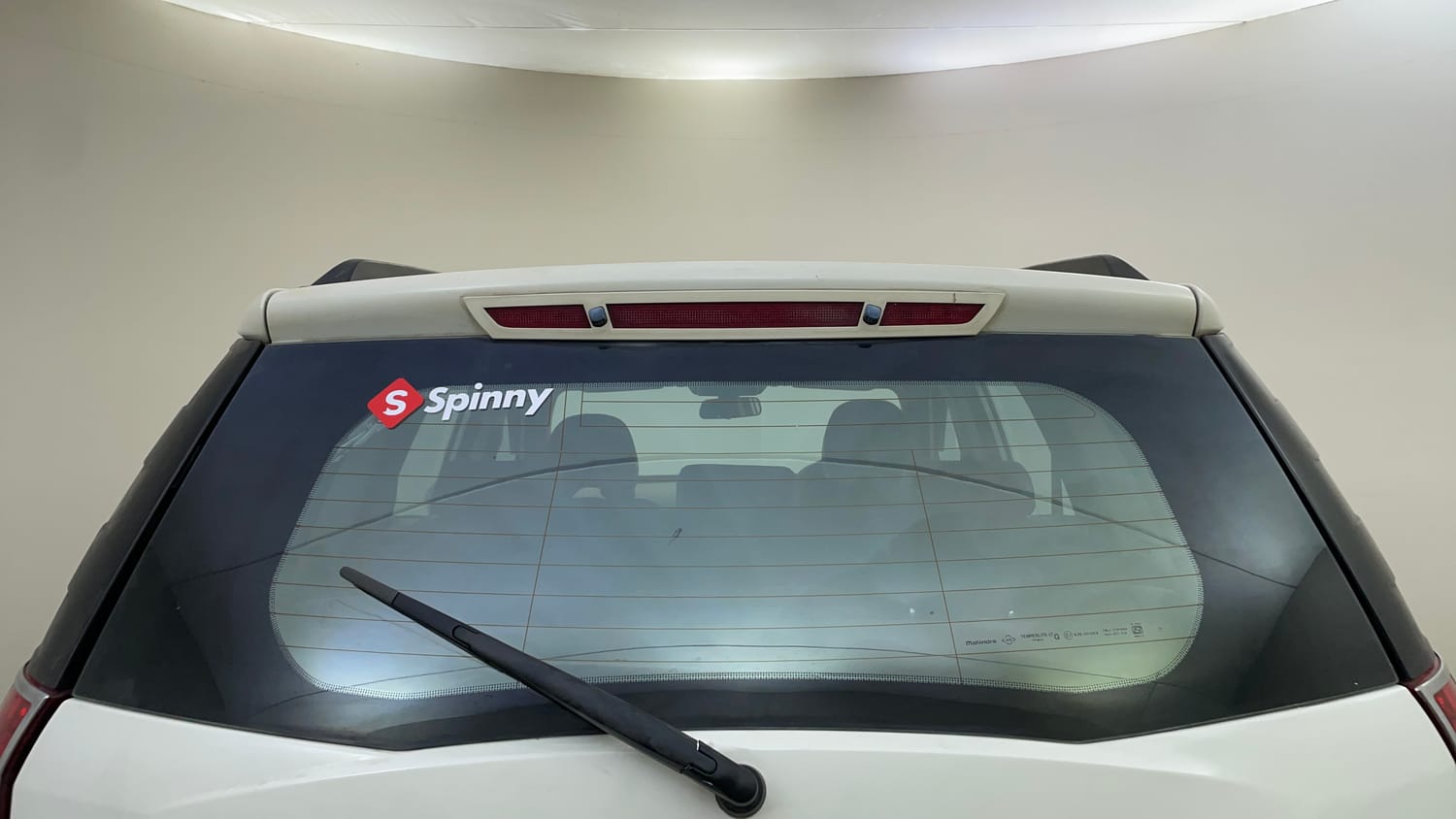 Used 2015 Mahindra XUV500 W6 Diesel Manual exterior BACK WINDSHIELD VIEW