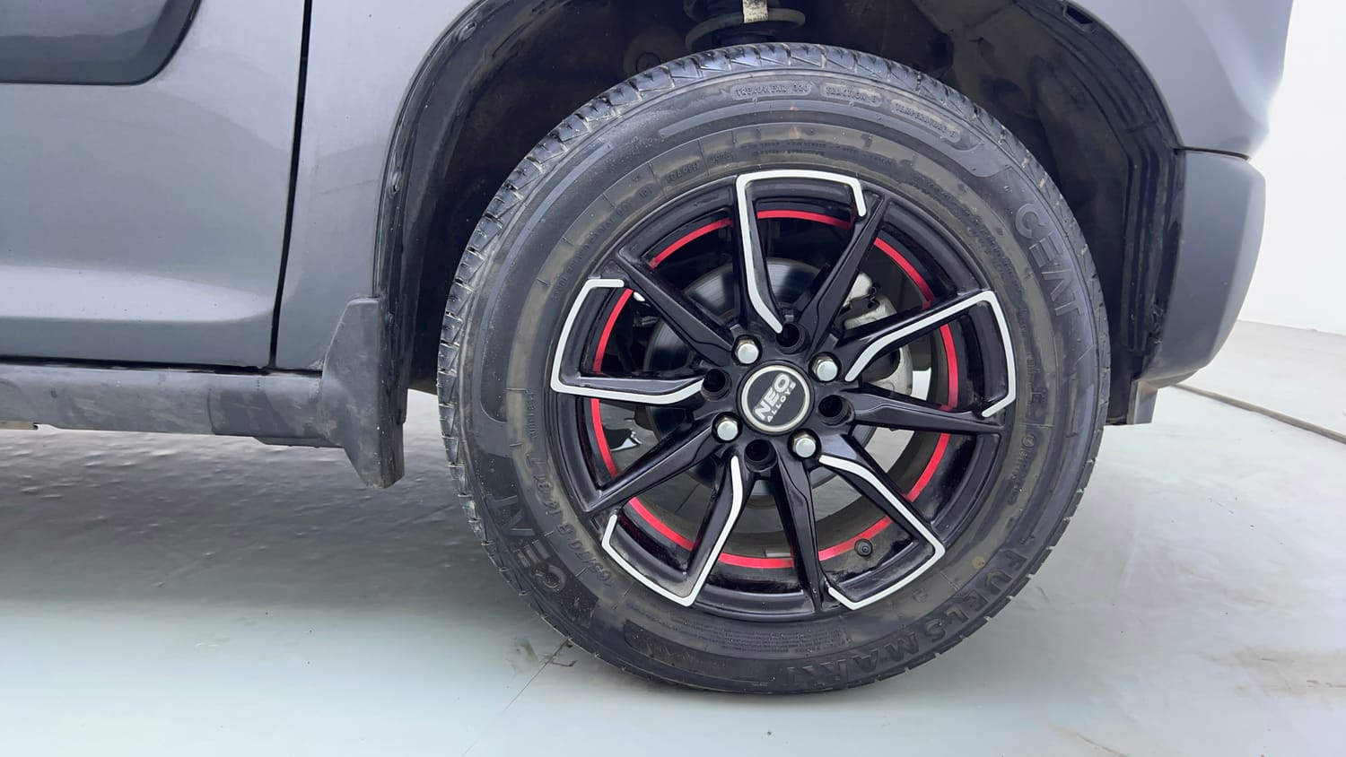 Used 2026 Maruti Suzuki S-Presso VXi Plus (O) AMT Petrol Automatic tyres RIGHT FRONT TYRE RIM VIEW