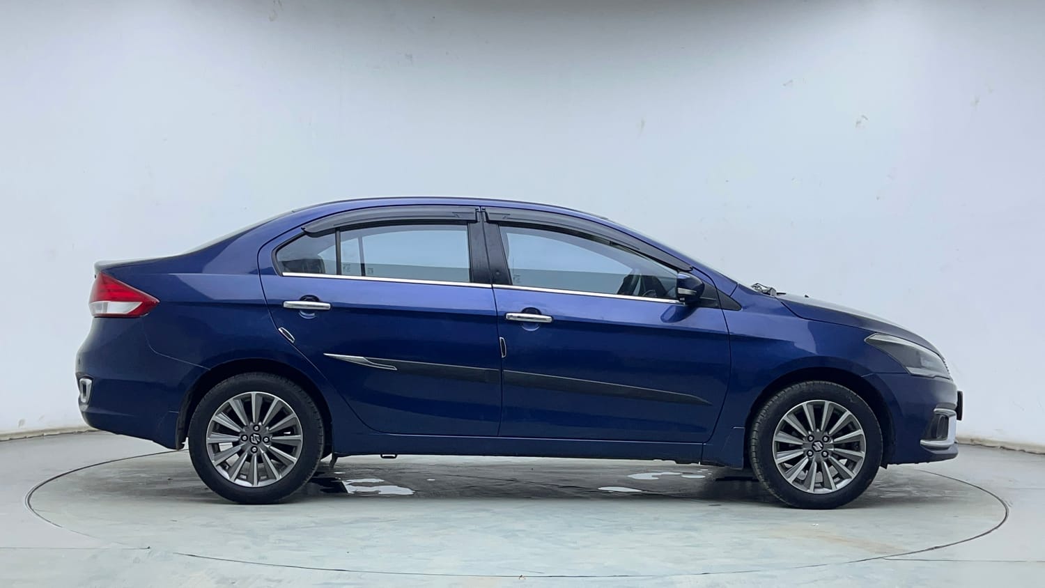 Used 2021 Maruti Suzuki Ciaz Alpha Hybrid 1.5 Petrol Manual exterior RIGHT SIDE VIEW