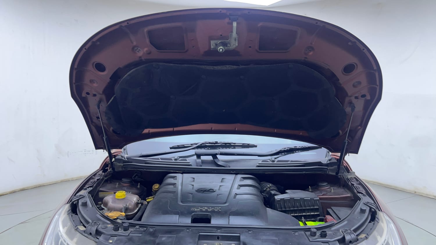 Used 2018 Mahindra XUV500 W11 AT Diesel Automatic engine ENGINE & BONNET OPEN FRONT VIEW