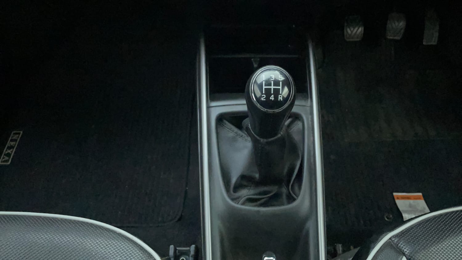 Used 2021 Maruti Suzuki Baleno Delta Petrol Manual interior GEAR  KNOB VIEW