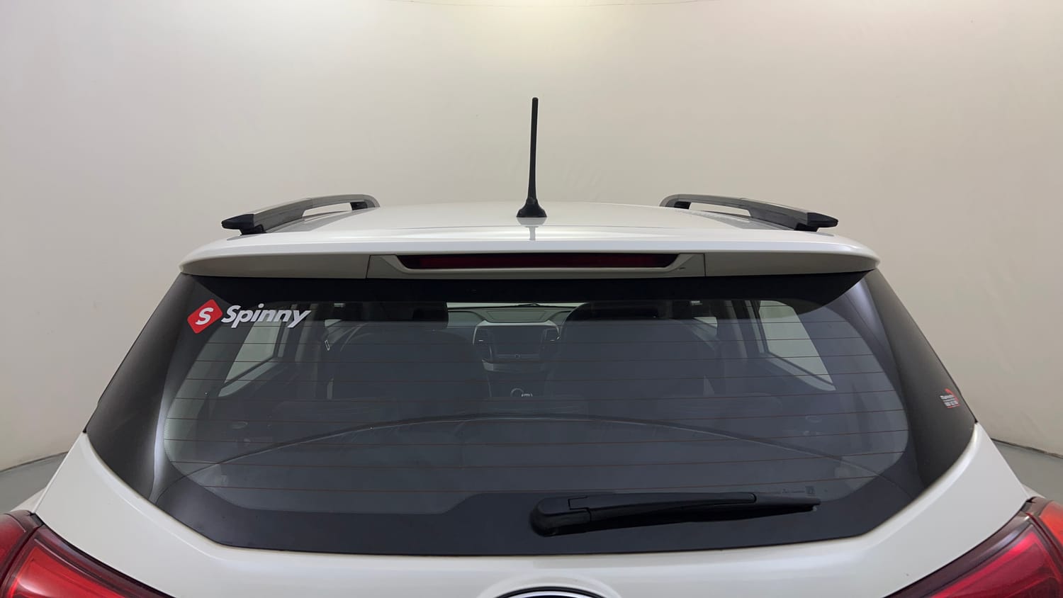 Used 2021 Mahindra XUV 300 W8 1.2 Petrol Petrol Manual exterior BACK WINDSHIELD VIEW