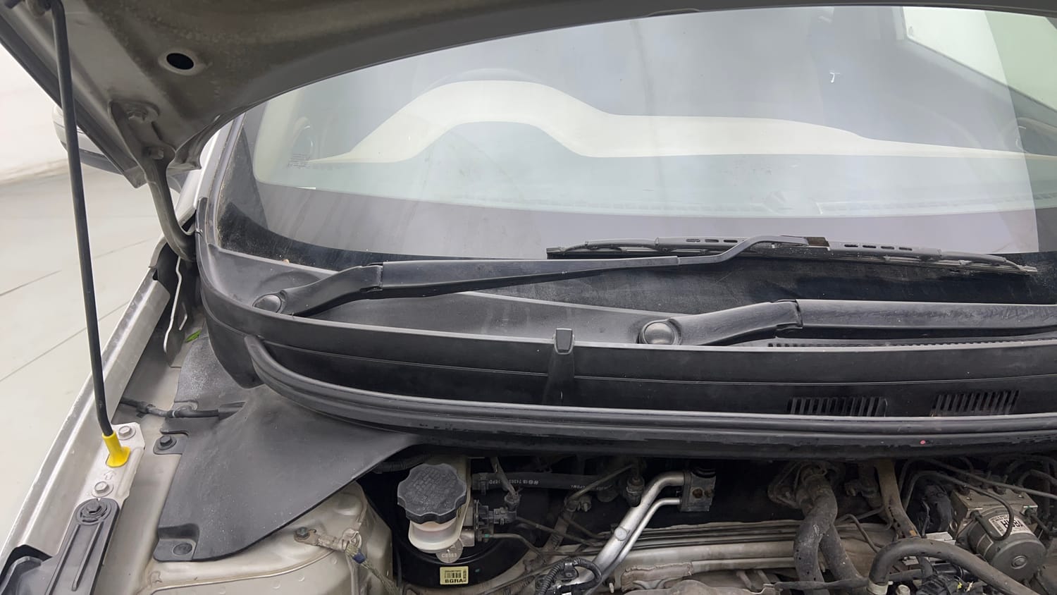 Used 2016 Hyundai Elite i20 Asta 1.2 Petrol Manual engine ENGINE RIGHT SIDE HINGE & APRON VIEW