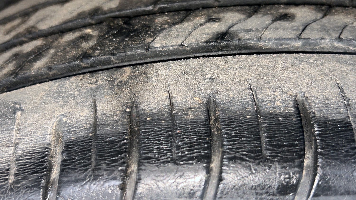 Used 2023 Tata Altroz XZA Petrol Petrol Automatic tyres LEFT REAR TYRE TREAD VIEW