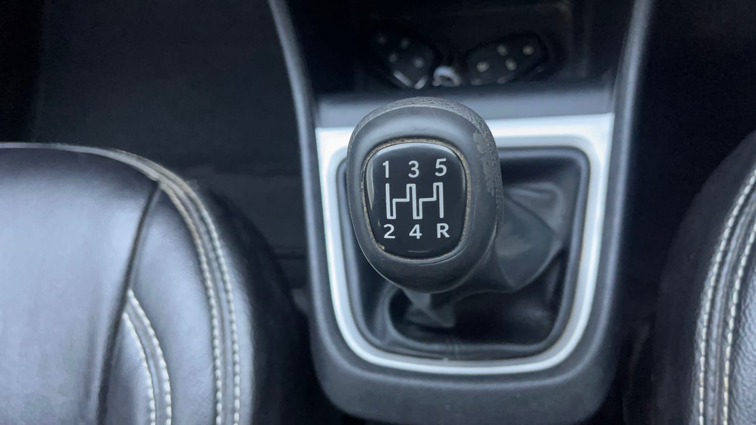 Used 2022 Tata Punch Accomplished MT Petrol Manual interior GEAR  KNOB VIEW