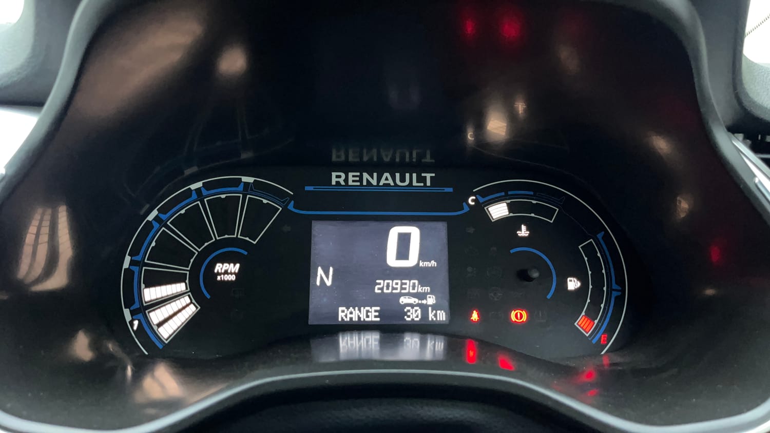 Used 2021 Renault Triber RXZ EASY-R AMT Dual Tone Petrol Automatic interior CLUSTERMETER VIEW