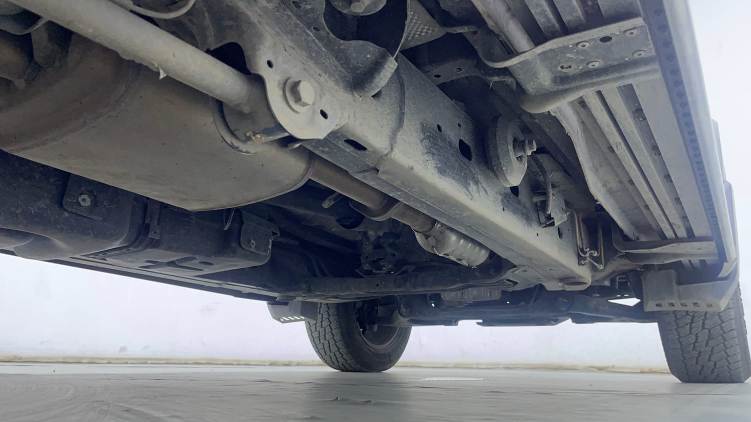 Used 2024 Mahindra Thar Roxx AX7 L Diesel AT 2WD Diesel Automatic extra REAR RIGHT UNDERBODY VIEW