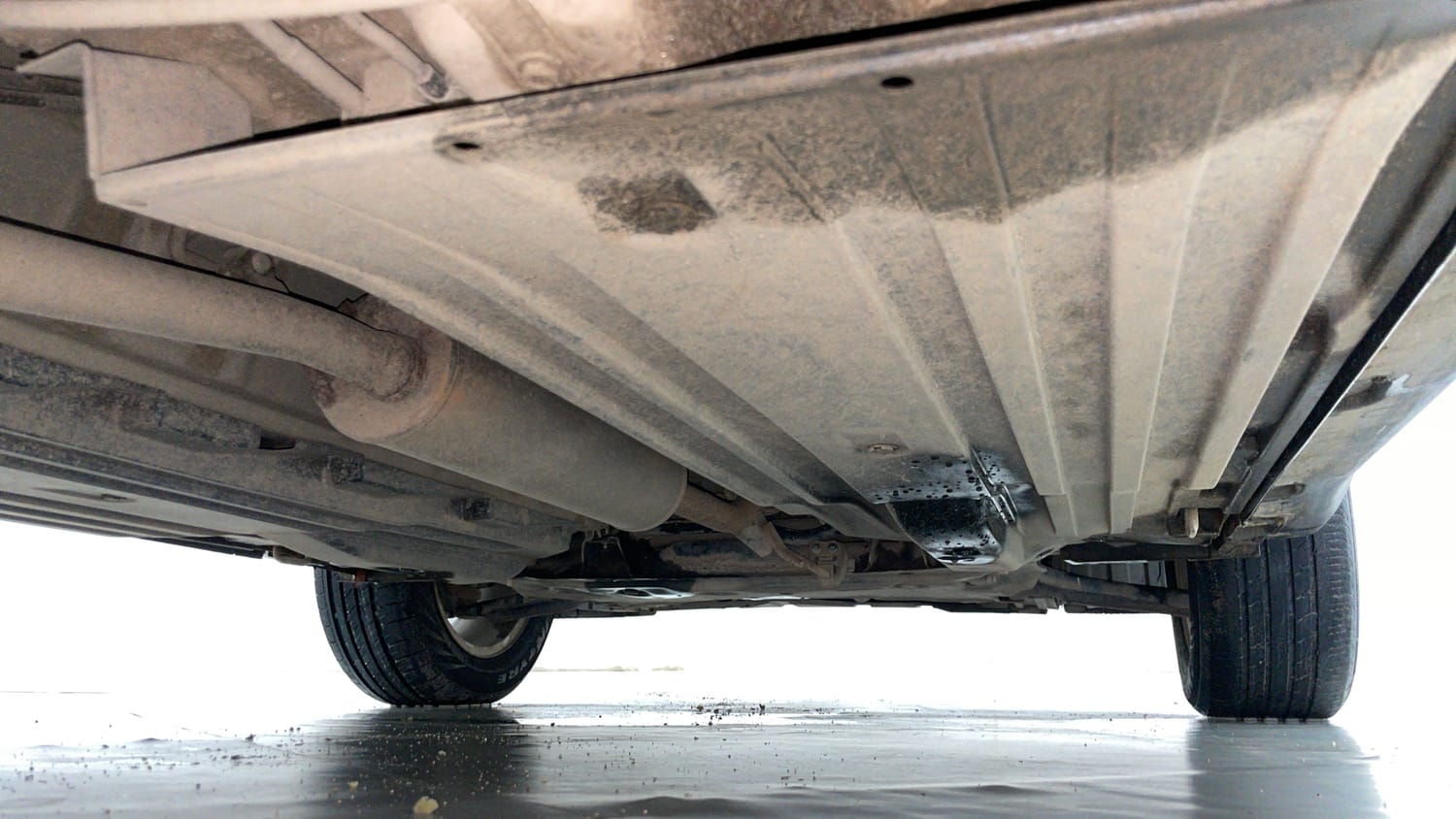 Used 2022 Maruti Suzuki Brezza ZXi Plus AT Petrol Automatic extra REAR RIGHT UNDERBODY VIEW
